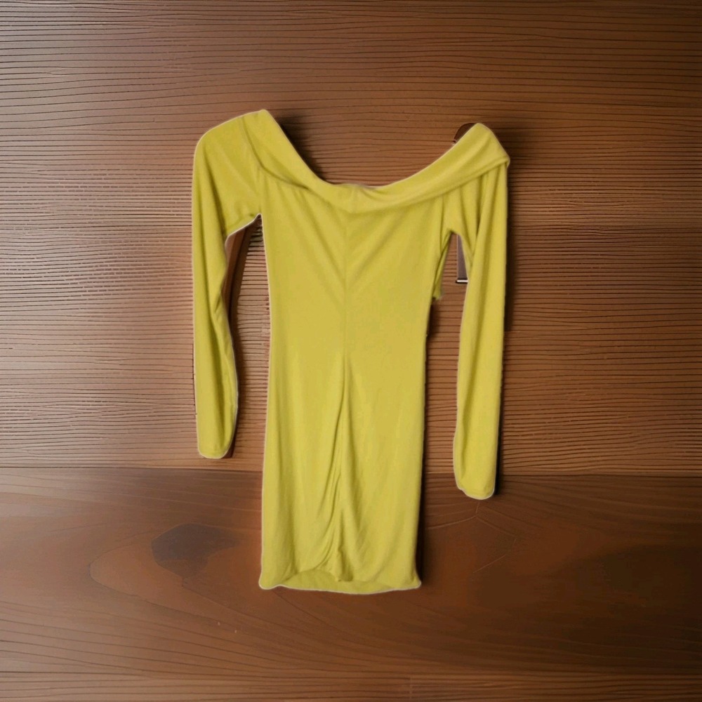 Lime Green Figure Enhancing Dress Low Neckline Sz6 Clubl Long Sleeve &Belt  140 - Picture 2 of 2
